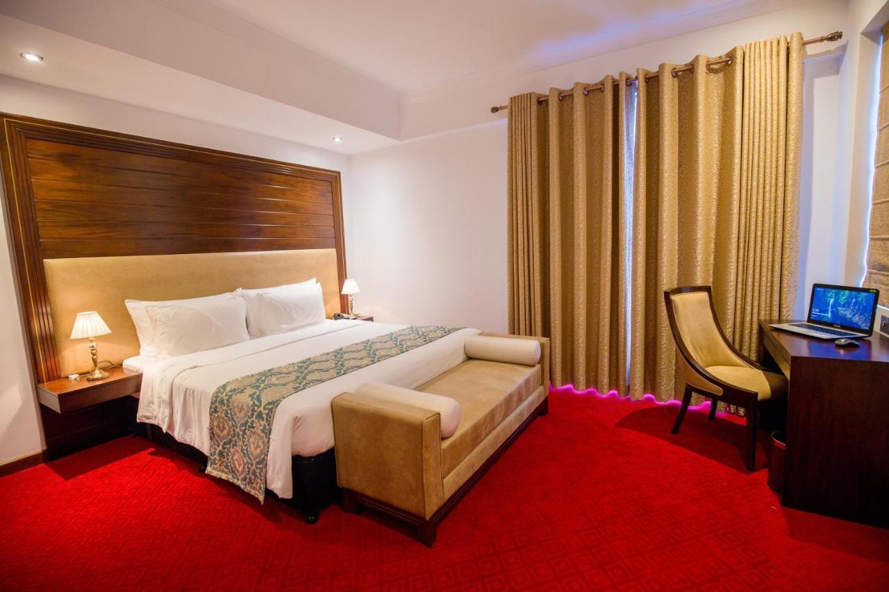 Trillium Boutique City Hotel Коломбо Экстерьер фото