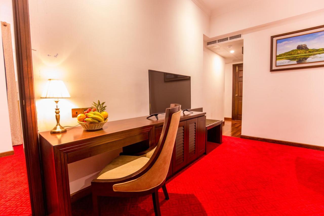 Trillium Boutique City Hotel Коломбо Экстерьер фото