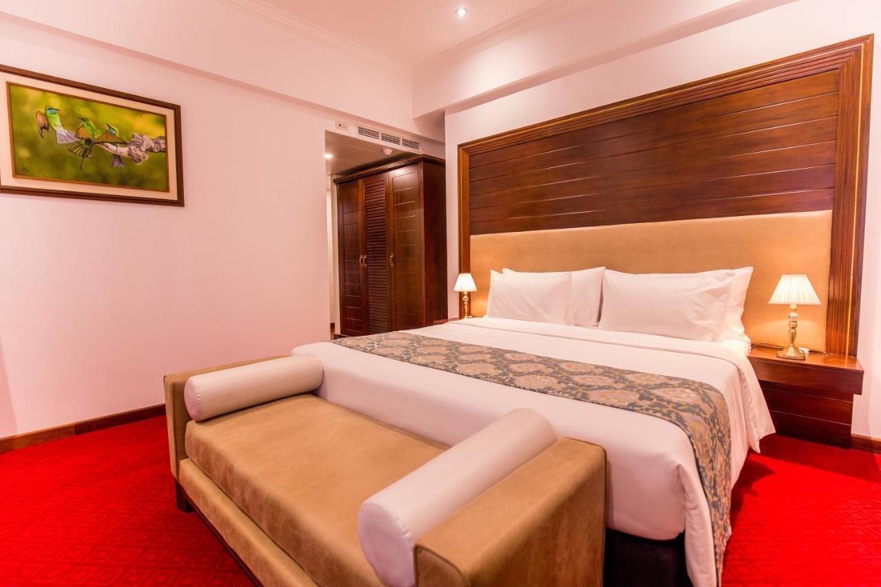 Trillium Boutique City Hotel Коломбо Экстерьер фото