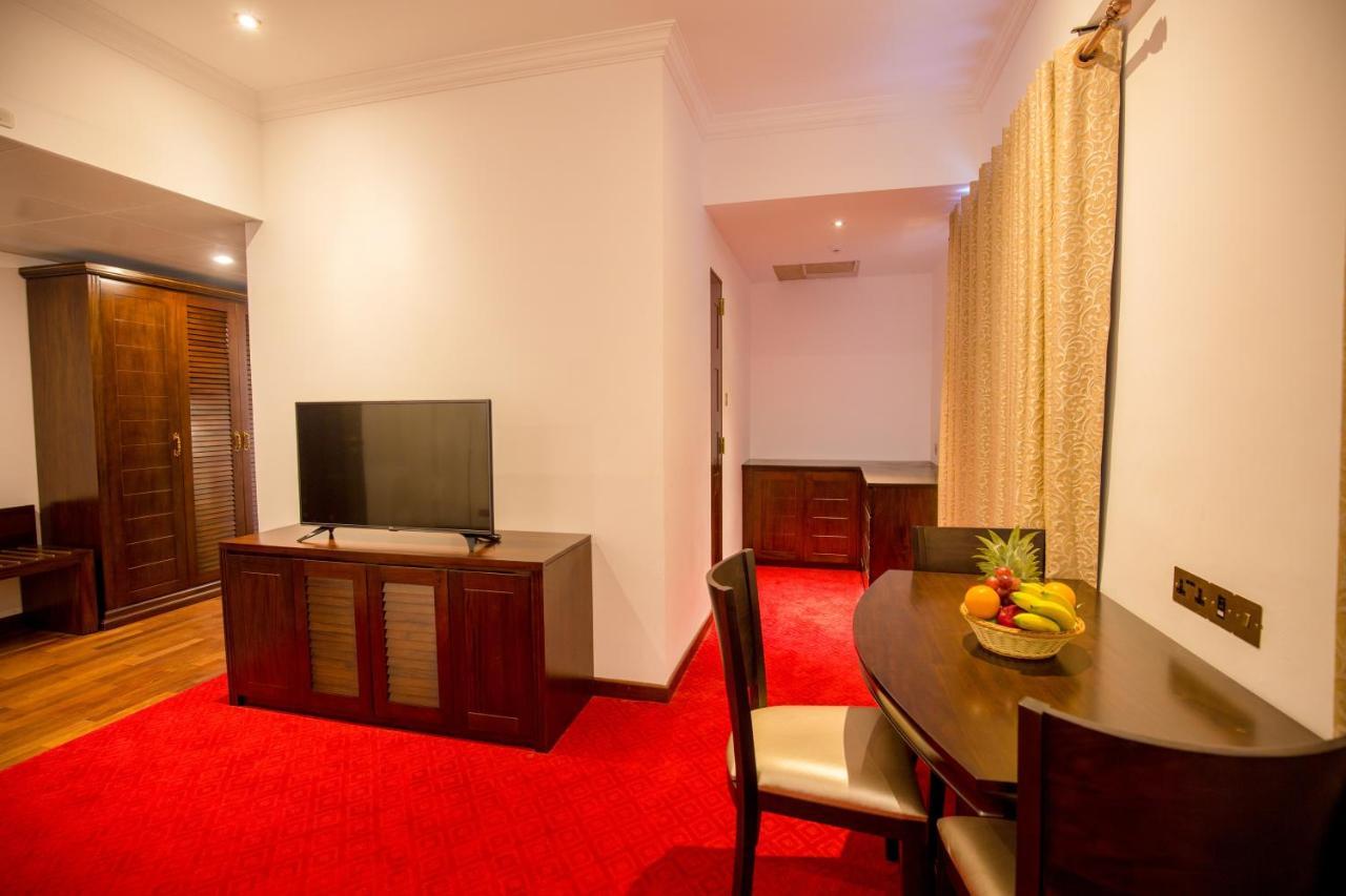 Trillium Boutique City Hotel Коломбо Экстерьер фото